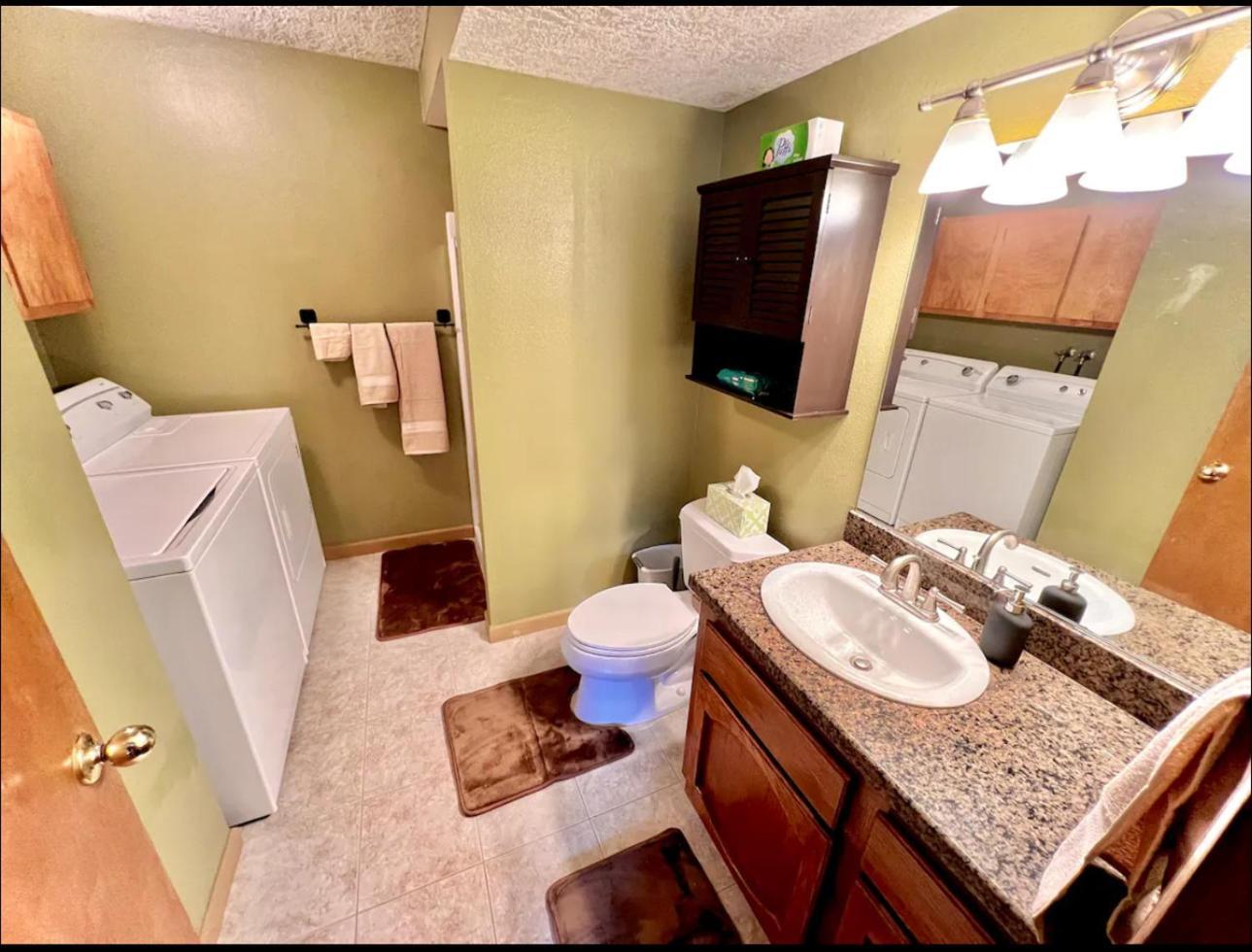 Private Level Of The House With Spa Gresham Exterior photo
